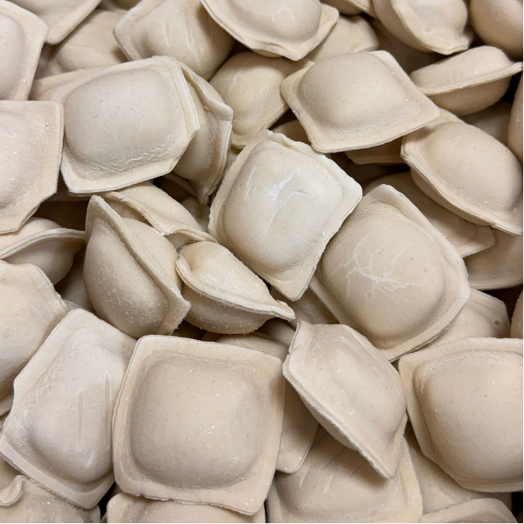 Равиоли с сыром, томатом и базиликом (1 кг)