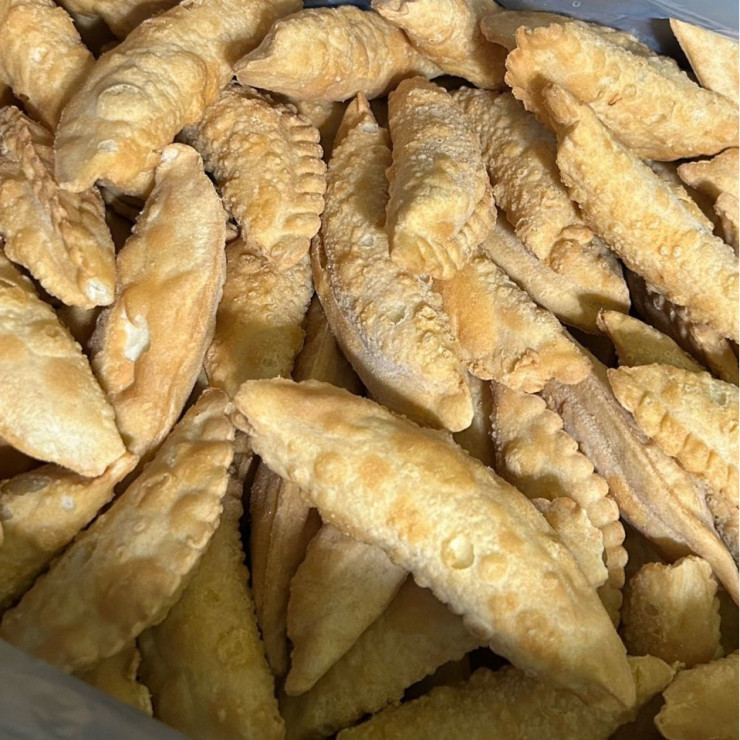 Чебуреки с творожным сыром и зеленью (1 кг)